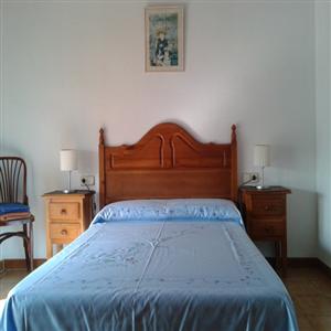 Bedroom with balcony and sea view
