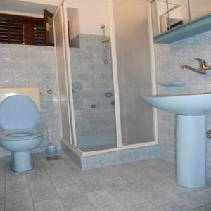 A2+1 (a): Bathroom