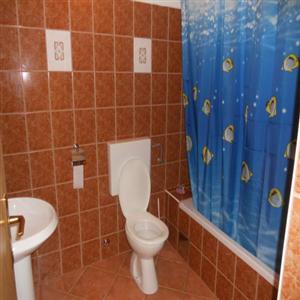 A4+2: Bathroom