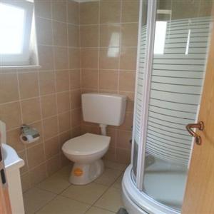 A2+1 (b): Bathroom