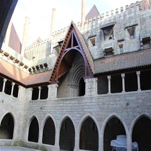 CASTILLO CERCANO