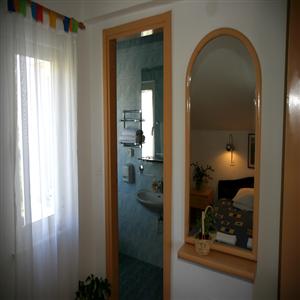 Apartment 2: Bathroom