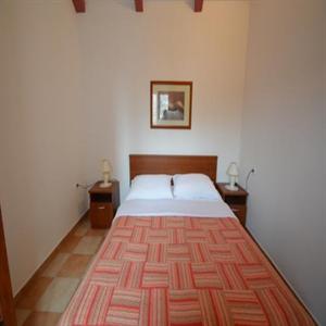 A2 +2 (b): Bedroom