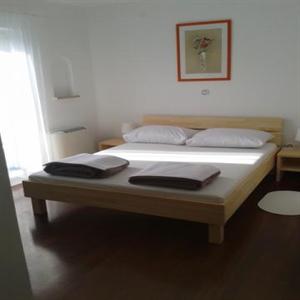 Room (s): Bedroom
