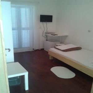 Room (c): Bedroom