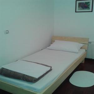 Room (c): Bedroom