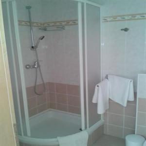 Room (c): Bathroom