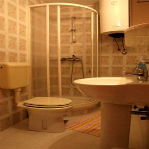 Apartment 1: Bathroom