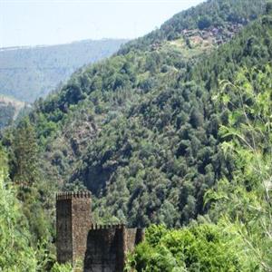 Lousa castle and the schist villages