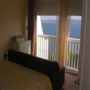 A1-yellow apartment: Bedroom