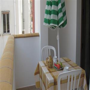 Tromonto, Alba, Mare Have outside tabel chairs and