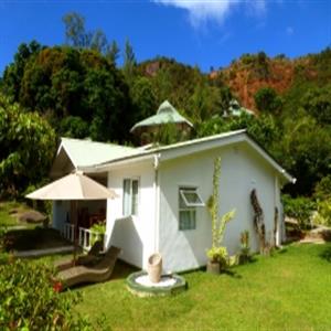 villa with 3 master bedrooms and sea view