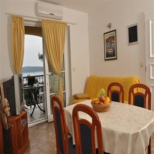 Apartman 3 (3+2): Living & Dining Area