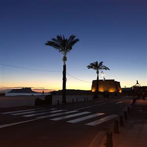 Liraira by night