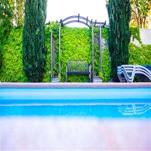 La Fleurie pool
