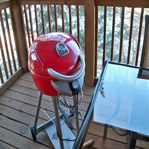 Enjoy private BBQ in the Screened-In Porch