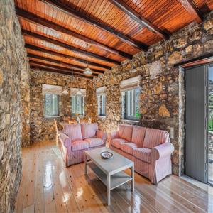Villa Avra