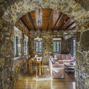 Villa Avra