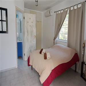 the bed room with bathroom