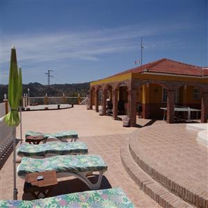 relax @ the swimming pool/main terrace